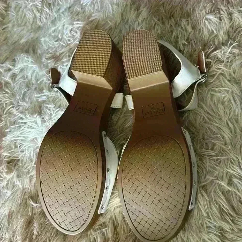 Elegant White Women's Sandals - Picture 4 of 4